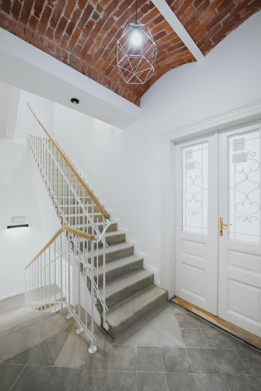 Movart Boutique Aparthotel Краков Экстерьер фото