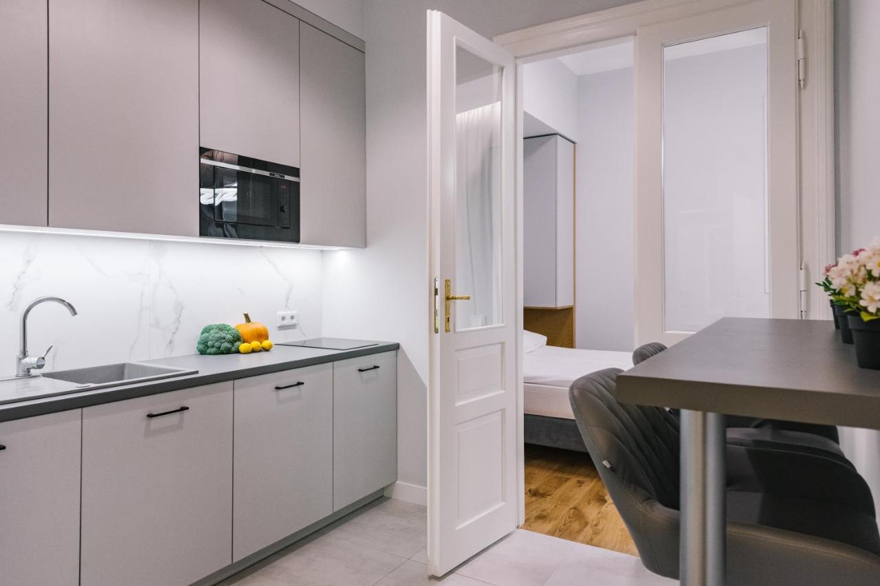 Movart Boutique Aparthotel Краков Экстерьер фото
