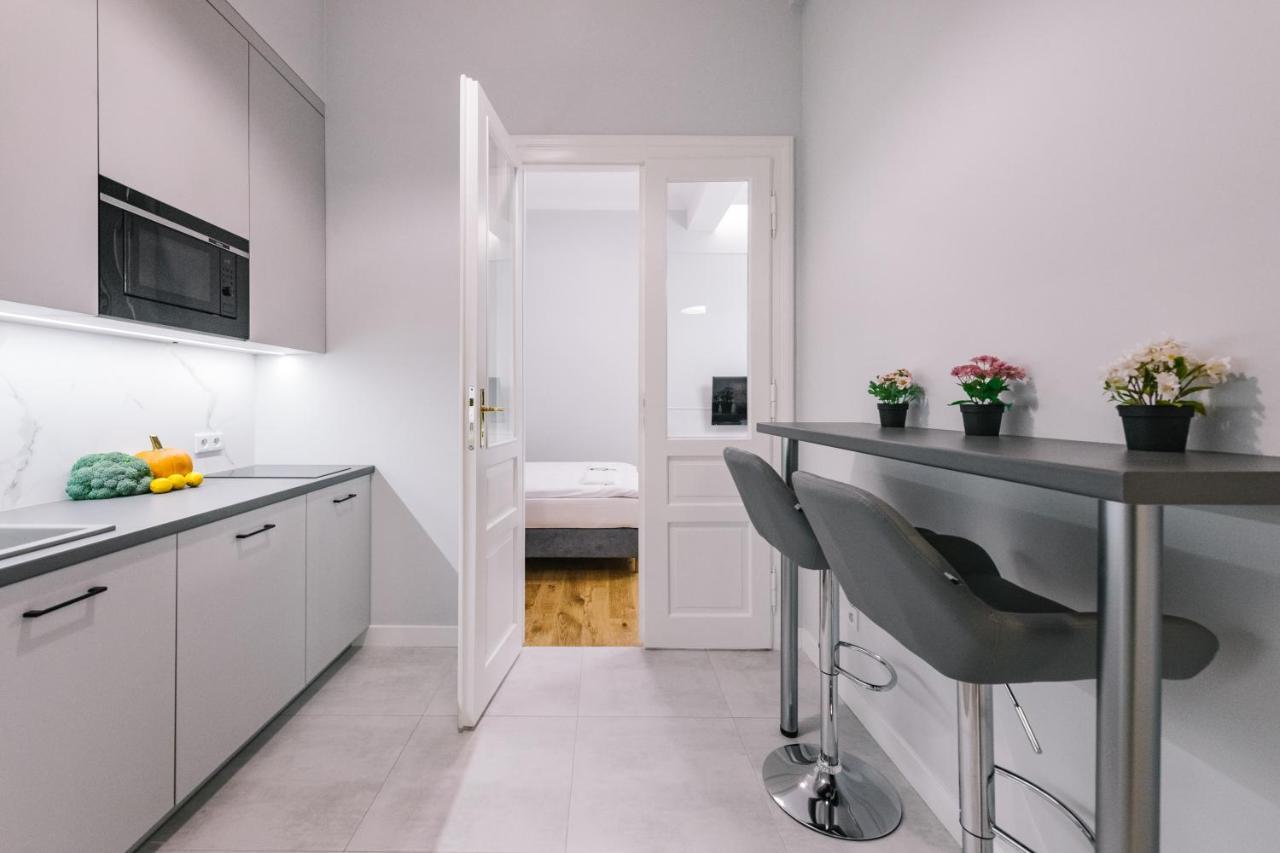 Movart Boutique Aparthotel Краков Экстерьер фото