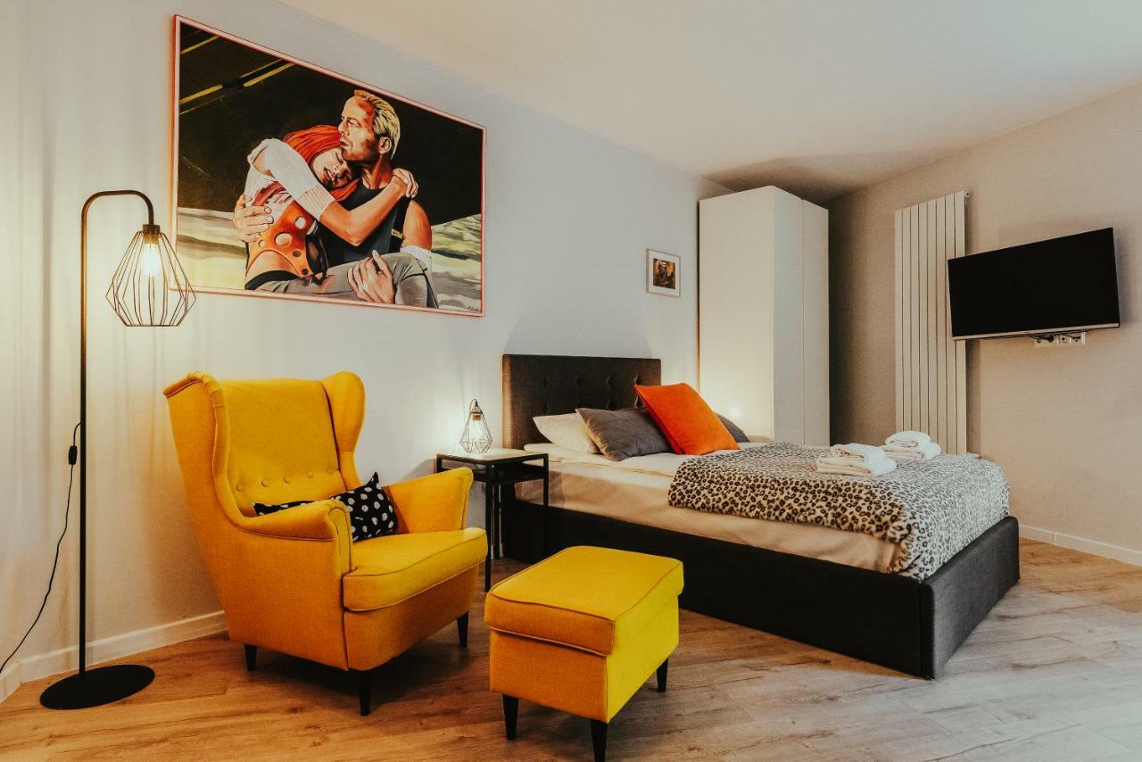 Movart Boutique Aparthotel Краков Экстерьер фото